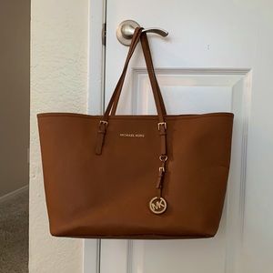 MICHEAL KORS JET SET TOTE